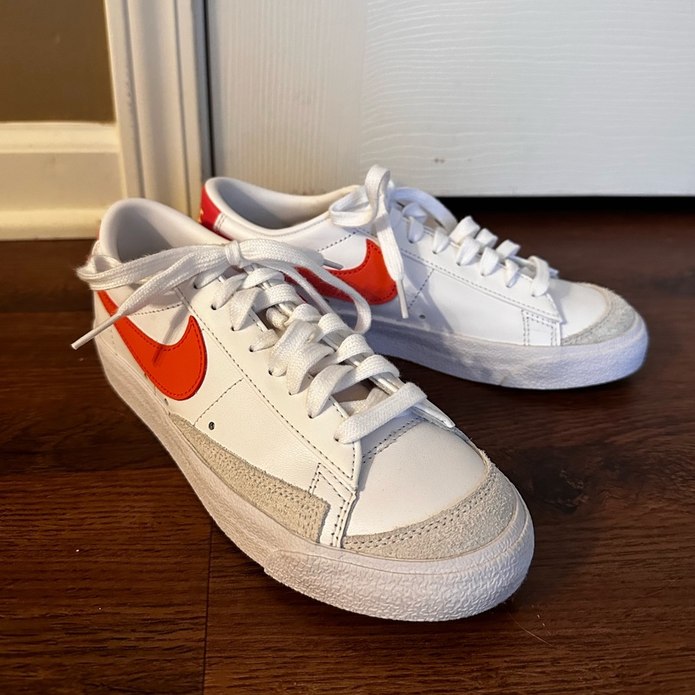 Nike Low Top Salmon Shoes - Size W 6